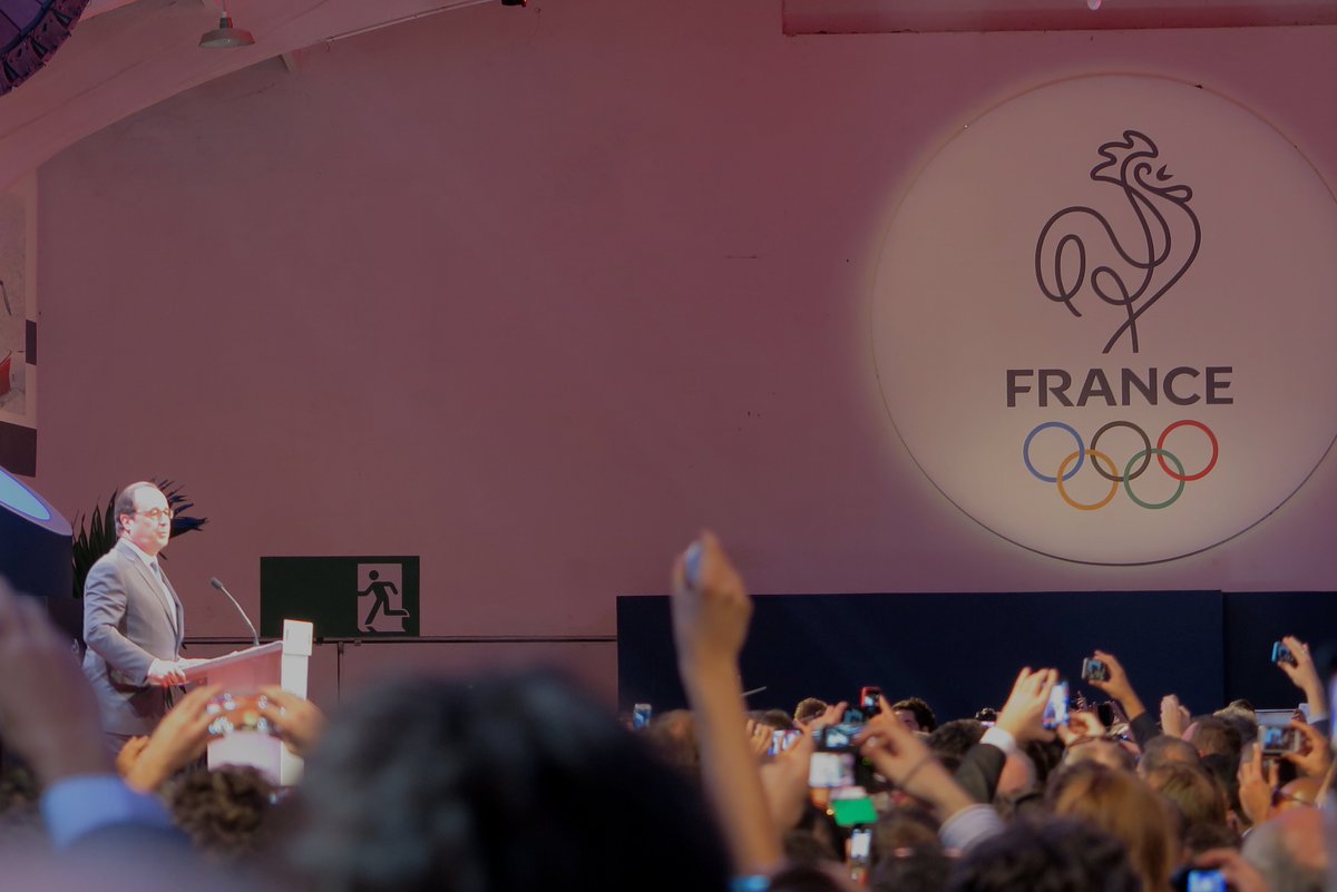 Le Président #Hollande au Club France ce matin. Pour ceux qui veulent y voir des symboles…