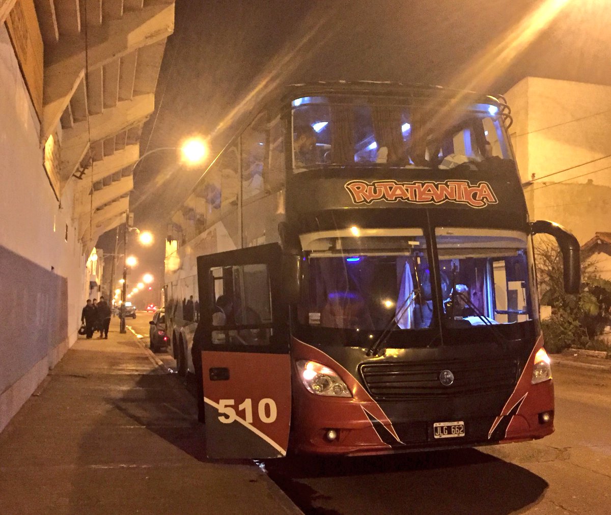 TemperleyOK's tweet photo. #InferioresCAT | Los juveniles parten rumbo a Mar del Plata en el micro de @RUTATLANTICA https://t.co/vJGpFxVrlI