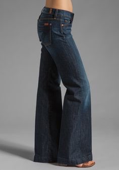 ffa4hsubtweets's tweet photo. "classy showgirl" starter pack https://t.co/Dh5nYU8pEM