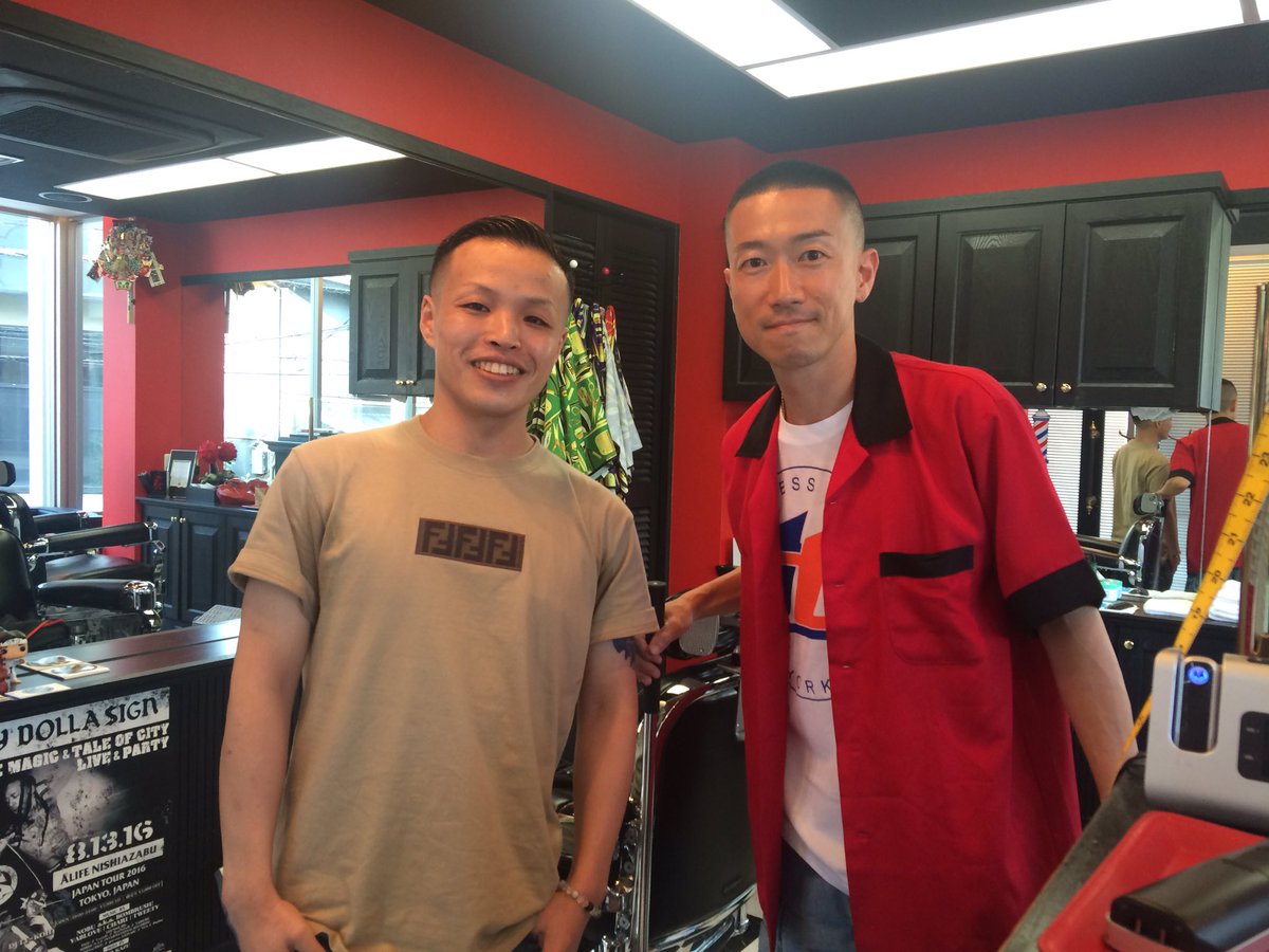 U Ta サグミナのtopさんのツイートでこの理髪店を知り 散髪しに行ってきた 写真は西山理髪店のdak The Barberさんと 西山理髪店