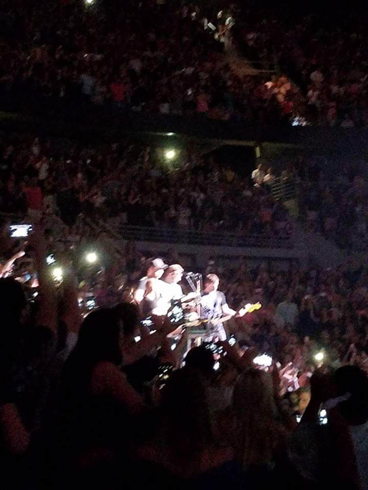 Kirkland_b1969's tweet photo. This was literally one section over from us!
#ColdplayDetroit #coldplay #bestconcert https://t.co/xBYrpjKrDL