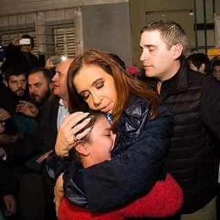 ECMARTINE's tweet image. Abrazame hasta que vuelvas...