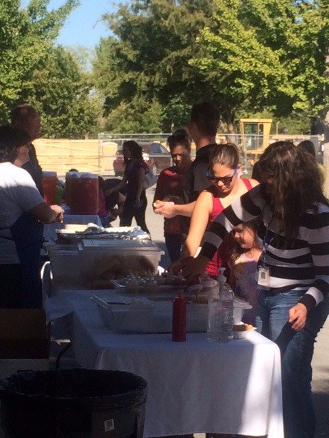outdated_acct's tweet image. Kicking Off the New Year at the NPE Back to School BBQ - Go Coyotes! HOWL! @SuptChrisEvans @SOSGarciaH @SOSCoatesK