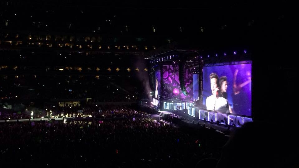 horansparadise's tweet photo. #1YearSinceOTRAMetlife and I'm still laughing of why I was in 3 different parts of the stadium lol https://t.co/Uw7dOPqpUH