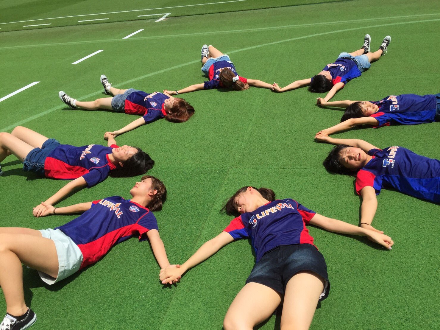 Kissbee Official 味の素スタジアムなう こんな最高の天気と綺麗な芝の上で試合ができるなんて幸せです 必殺技のヘディングは炸裂するのか 確実に勝ち点3を取りに行きますよ キックオフが待ちきれない 皆さんスタジアムでお待ちして