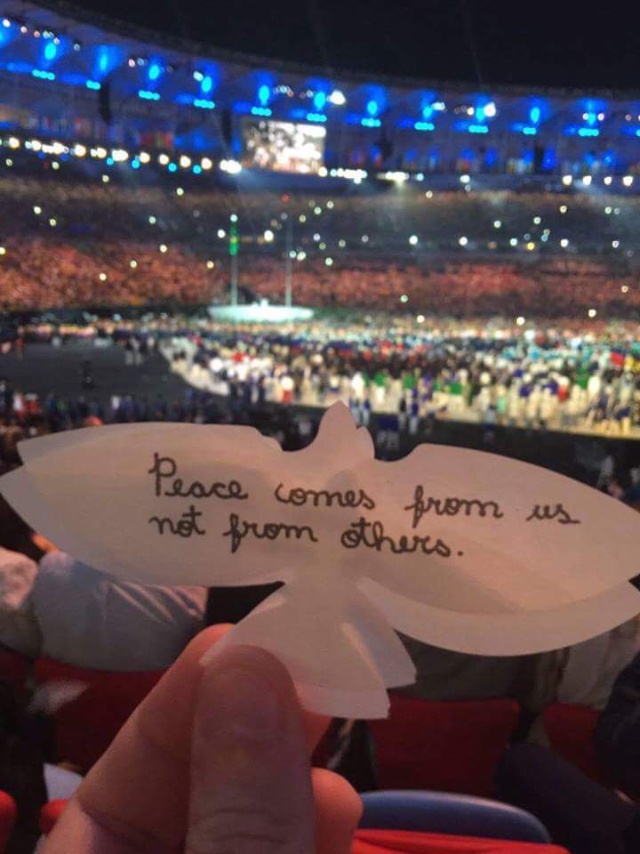 brunoricoo's tweet photo. "A paz vem de nós, não dos outros" #Rio2016 https://t.co/2AztL7vqv4