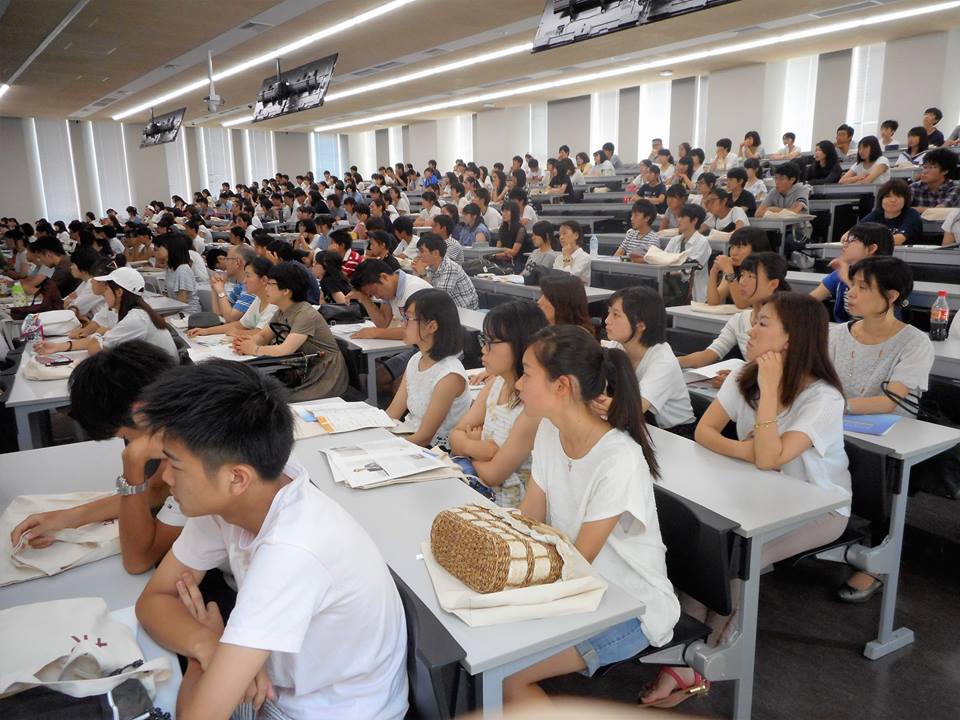 立命館大学総合心理学部 速報 齋藤清二先生のfbによりますと 竇雪先生のメディア心理学講義 満員御礼 熱心な高校生が質問に列をなしました 総合心理学部 オープンキャンパス 立命館大学