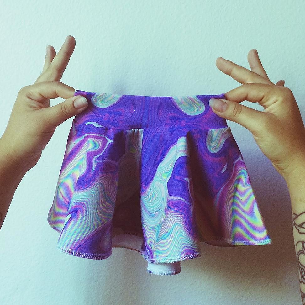 tiffe_fermaint's tweet photo. A little baby hologram print skirt ππ #babyteith https://t.co/yiUXt15HyV https://t.co/D8aI6NcP9y