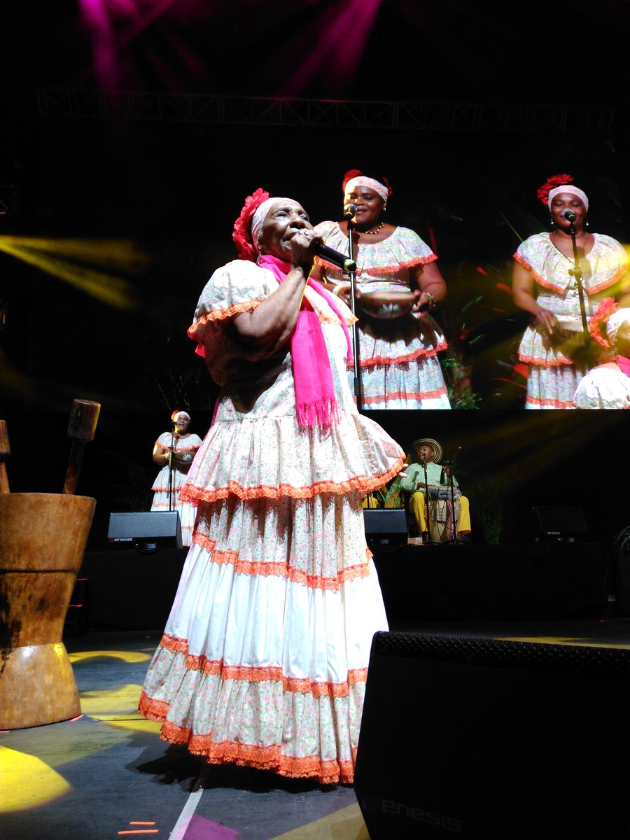Festival Trova Medellin (@festivaltrova) on Twitter photo Nada mejor que Petrona Martinez antes de coronar a nuestro Rey. #Trovetrovecompañero <a href="/AlcaldiadeMed/">Alcaldía de Medellín</a> <a href="/flaenlinea/">Fábrica de Licores de Antioquia</a> Nada mejor que Petrona Martinez antes de coronar a nuestro Rey. #Trovetrovecompañero <a href="/AlcaldiadeMed/">Alcaldía de Medellín</a> <a href="/flaenlinea/">Fábrica de Licores de Antioquia</a>