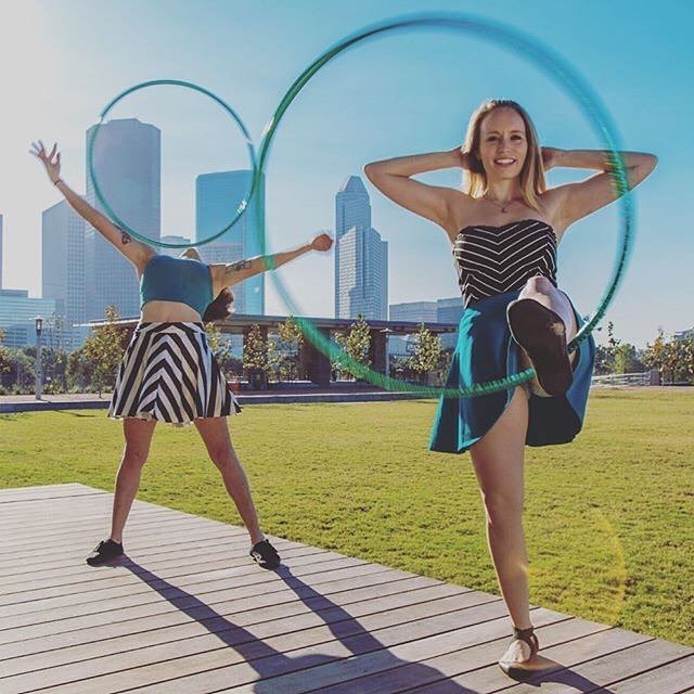 HOOPLOVERS's tweet image. These amazing women 😍😍😍 @hustletownhoopers #FlowArtsFriday and #flashbackfriday flow fam! … ift.tt/2aAVH9I