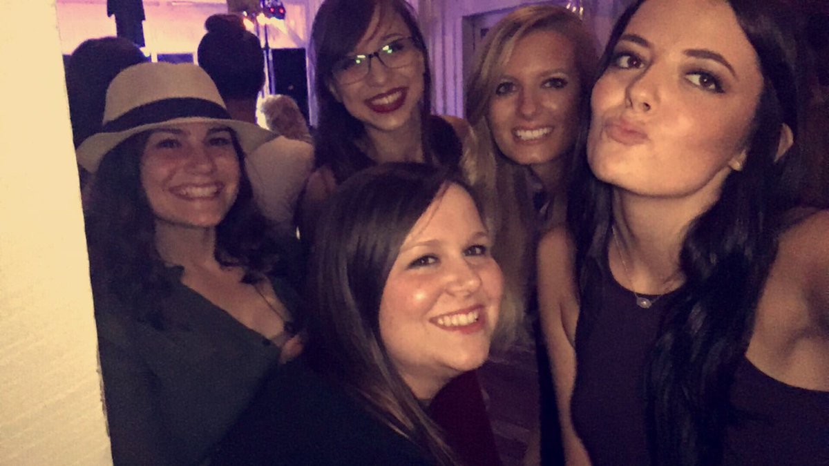 BaiileyMichelle's tweet photo. My work babies ❤️ some of the best friends I've ever had https://t.co/lfNybMtRjd