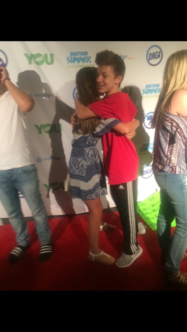 blessyounash's tweet photo. when Weston stands on his tippy toes to try &amp; be tall😂😂 @westonkoury1 https://t.co/CMnd9xRvOQ