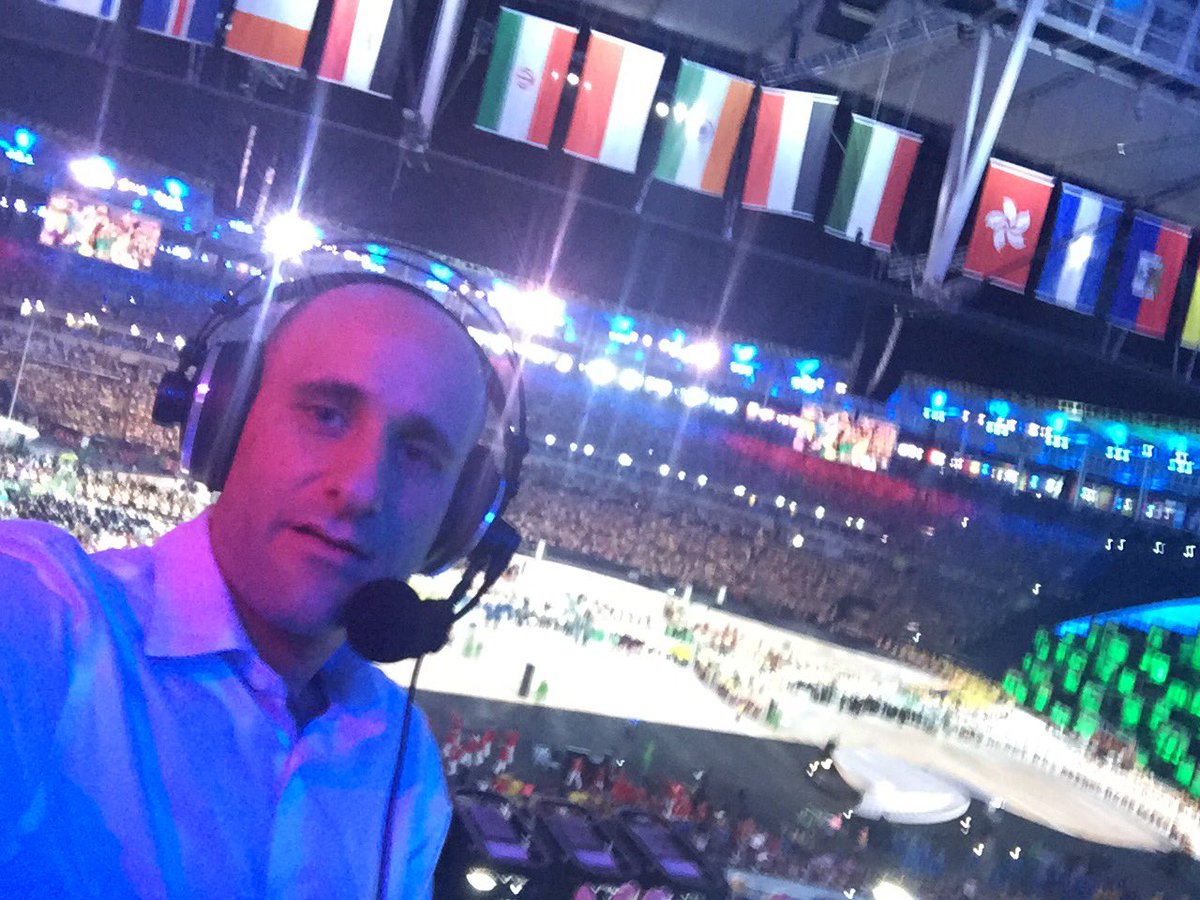 albertolati's tweet photo. Saliendo de Maracaná. Muy emocionado de haber dado voz a toda una inauguración.De corazón, gracias por sus mensajes. https://t.co/6wmSUkxYt1