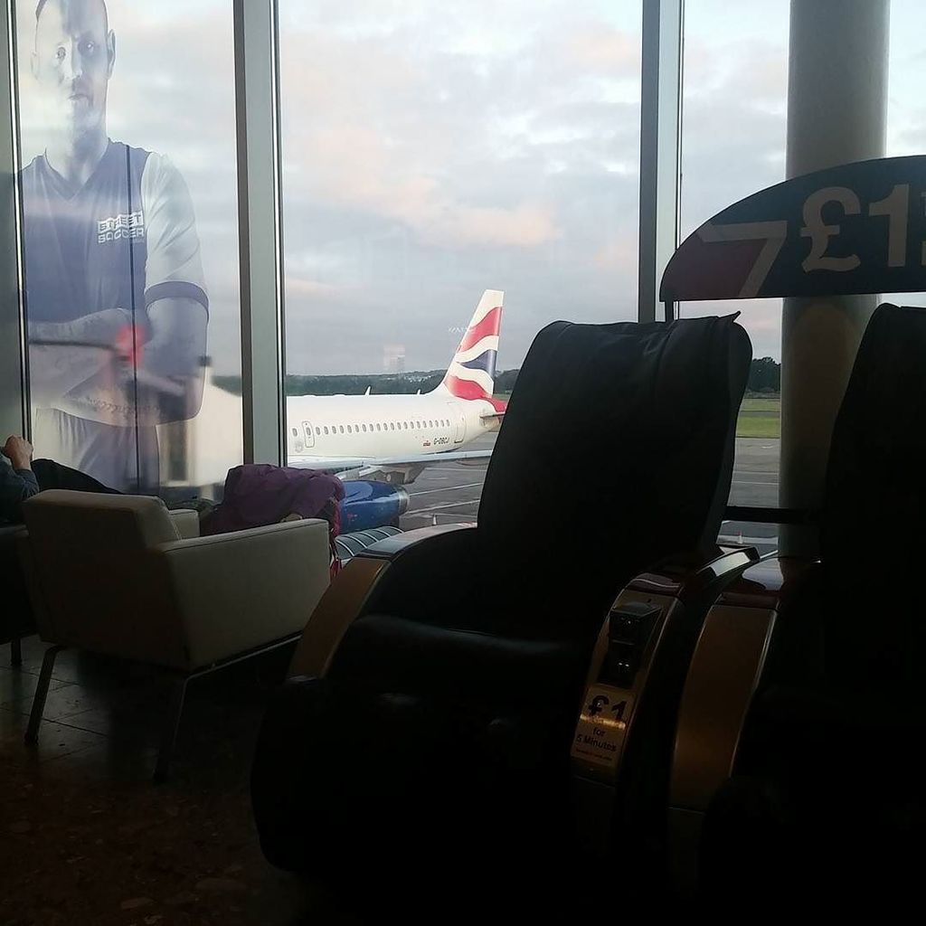 MaryALafferty's tweet photo. Waiting for the flight to London. I do love a BA flight #Edinburgh #Airport #BA #BritishAi… https://t.co/NNgFtvHsy4 https://t.co/p0VuH8NHox