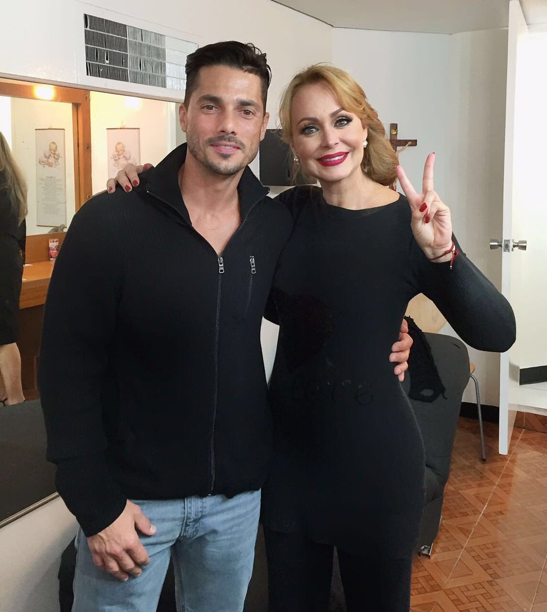Gracias amigo bello por venir a vernos en #Un Picasso! Dios te bendiga en compañía de tu bella familia!