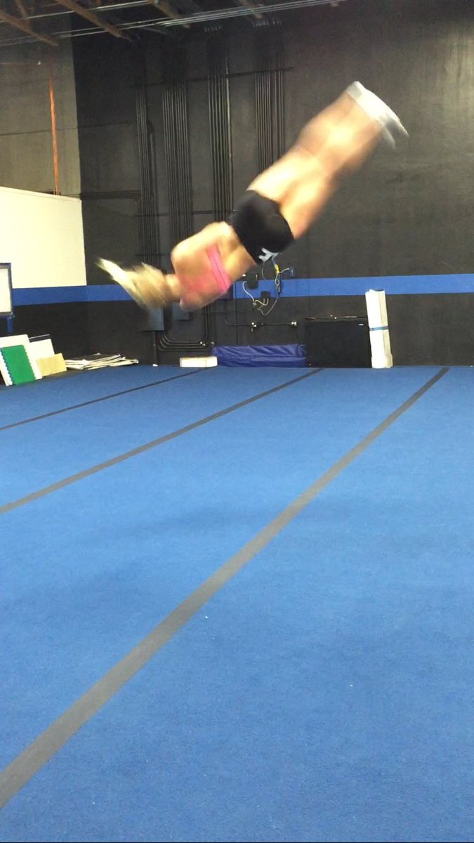 charneyyyyy's tweet photo. me: i won't fall for him
him: "hey what's up" 
me: https://t.co/n9cLkMptCg
