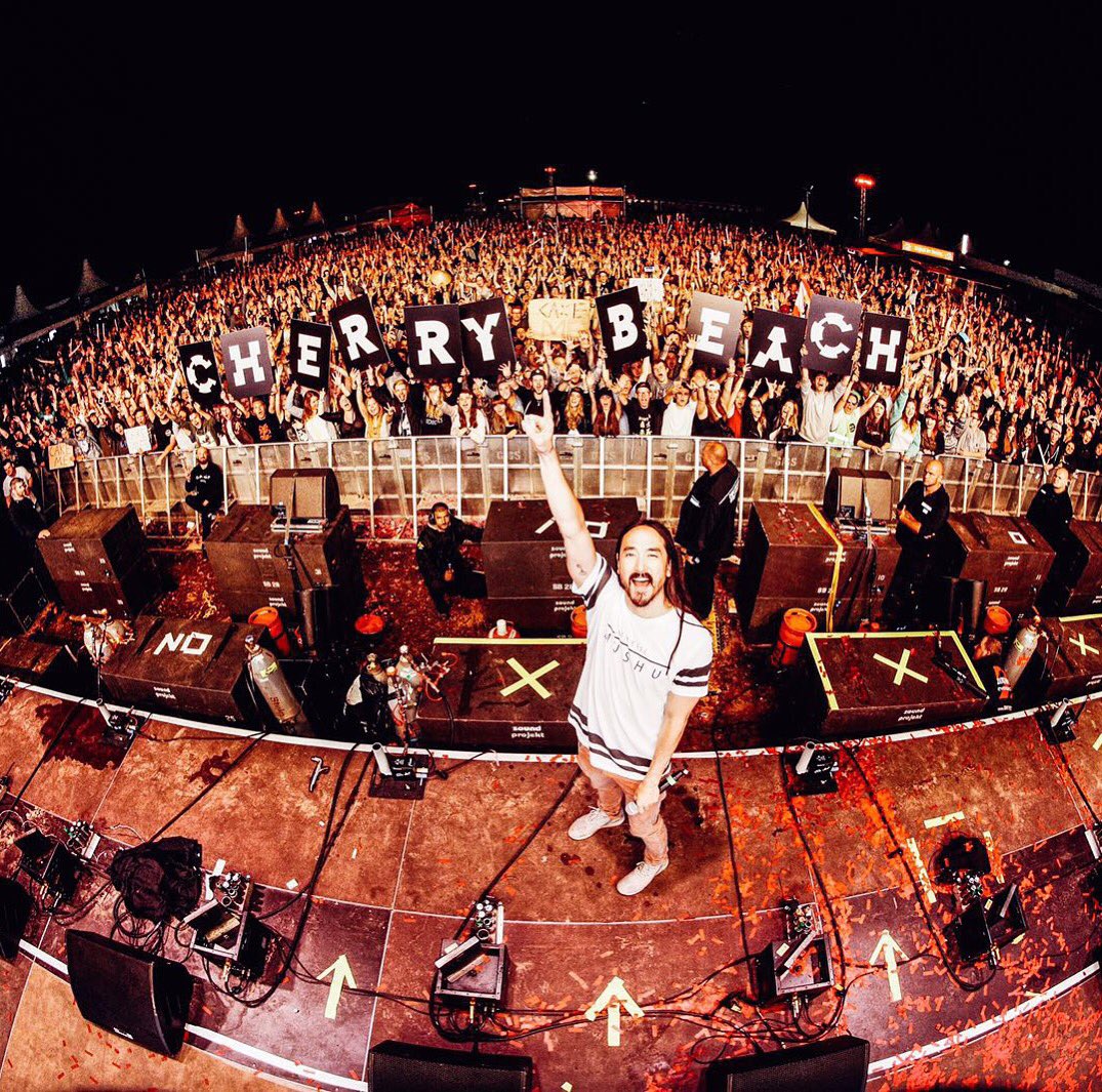 Two shows last night and ended up in Boxberg Germany to play for this rowdy crowd. #cherrybeachfestival https://t.co/cNO9FuVtHr