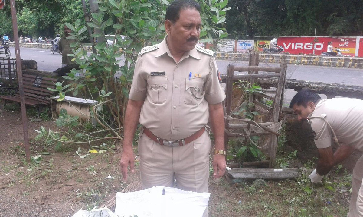 ajnipst's tweet photo. @NagpurPolice 
आज पो.स्टे. अजनी येथे श्रमदान दिवस निमीत्य अधिकारी कंर्मचारी यांनी पोलीस वसाहत मध्ये श्रमदान केले. https://t.co/6vuwBiVSwD