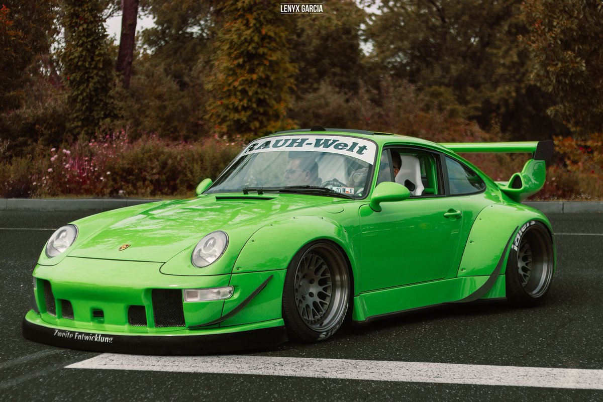 1egendarycars's tweet image. This one is for all the Porsche lovers!