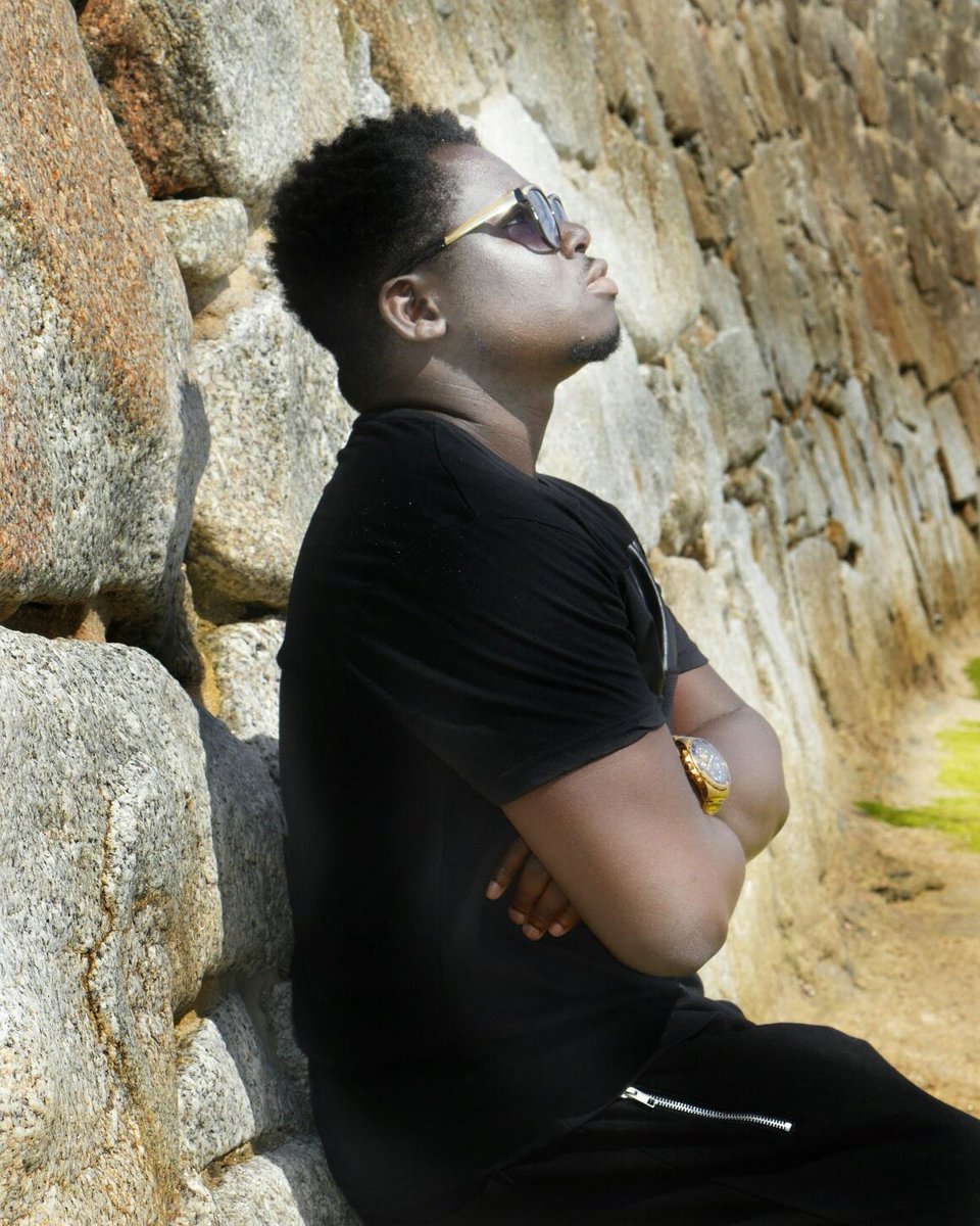 ninomusiq's tweet photo. Facing the rising sun is my inspiration cos where I come from, we see the rain before the rain even starts to REIGN! https://t.co/0hXYxvi5yu