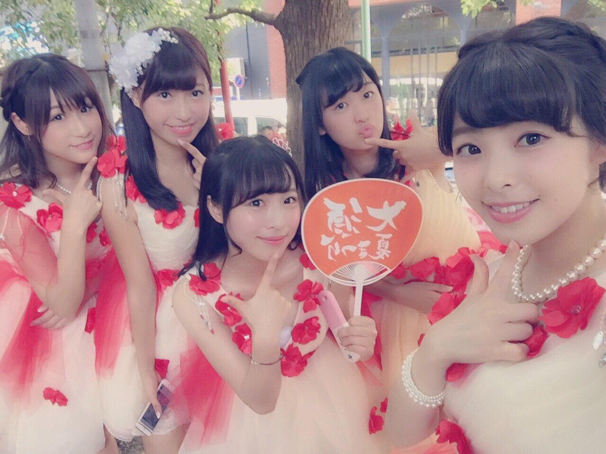masamin328's tweet photo. 大須夏祭り❤️あついね☀️！
ありがとうございました♪

ライブ終わってから、
いちごのジュース屋さんが
差し入れしてくれました🍓💕💕
いちご好きの蝶野にたまらない💗
白いちごのスムージー飲んだよ！
甘くて美味しかった〜💕推す推す💕 https://t.co/fIU065T1td