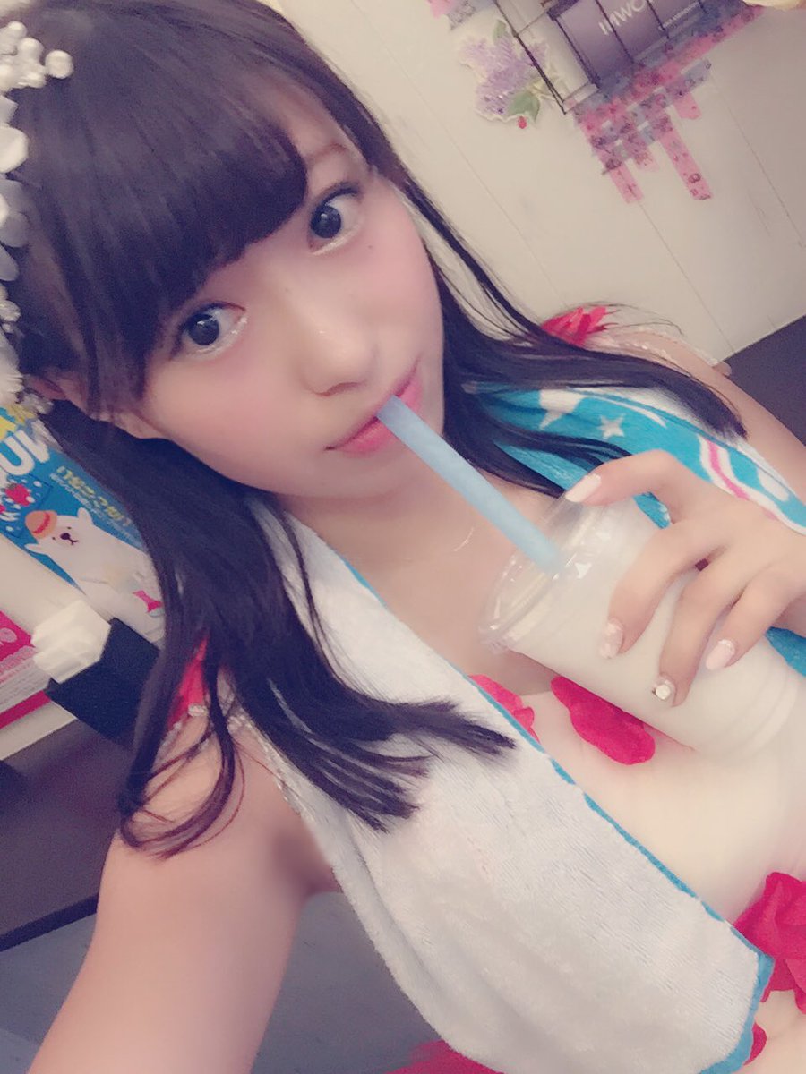 masamin328's tweet photo. 大須夏祭り❤️あついね☀️！
ありがとうございました♪

ライブ終わってから、
いちごのジュース屋さんが
差し入れしてくれました🍓💕💕
いちご好きの蝶野にたまらない💗
白いちごのスムージー飲んだよ！
甘くて美味しかった〜💕推す推す💕 https://t.co/fIU065T1td