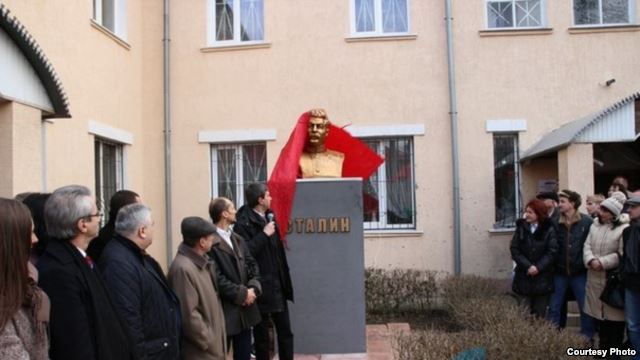 SvobodaRadio's tweet image. В Луганске взорвана машина главы самопровозглашенной ЛНР.
svoboda.org/content/articl…