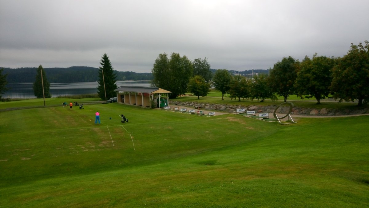 helpat_1's tweet photo. @ Laukaa peurunkagolf @aurinkogolf @satuannukka ⛳täällä #upeat maisemat 😊 https://t.co/fsbTtaeJbL