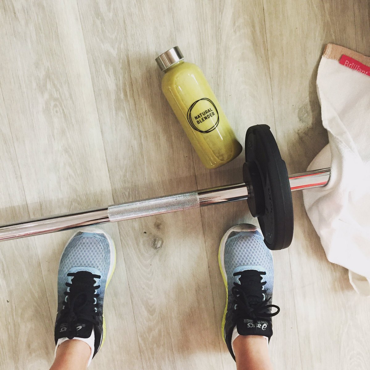 Workouts don't end on a Friday! Saturday's are for smoothies and squats 💪🏻 #squats #smoothies #greensmoothie