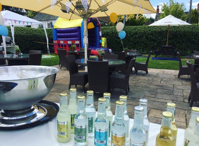 ClaudFeverTree's tweet image. Sun is shining in Loughborough @OldBullsHead ! Head down for @FeverTreeMixers @SilentPoolGin for Summer Garden Party