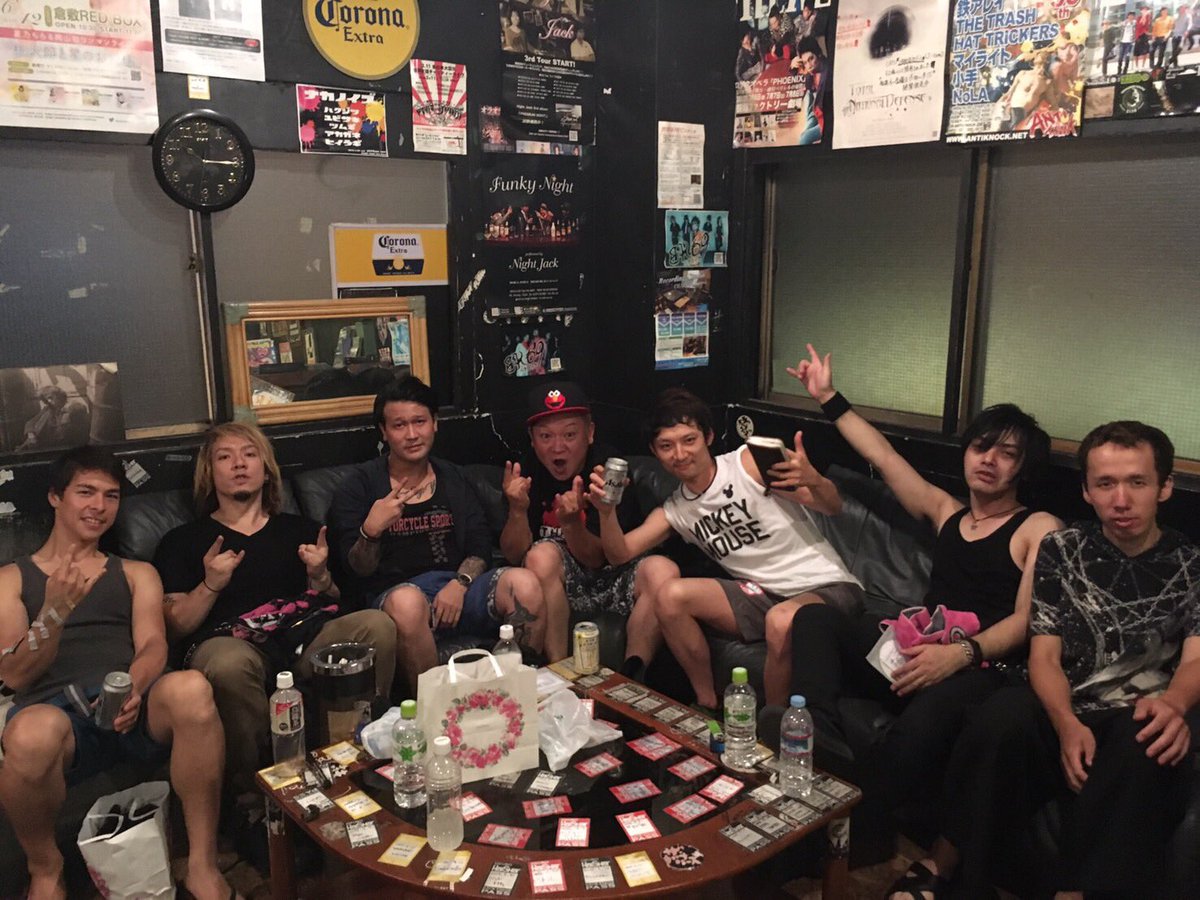 BUDDHAGITTA's tweet photo. 「TOKYO NEO PUNK GENERATION vol.4」
最高に楽しいイベントでした！Thank you so much！
写真はNICOTINE先輩と一緒に。
#buddhagitta #NICOTINE https://t.co/fJL5gYkpry