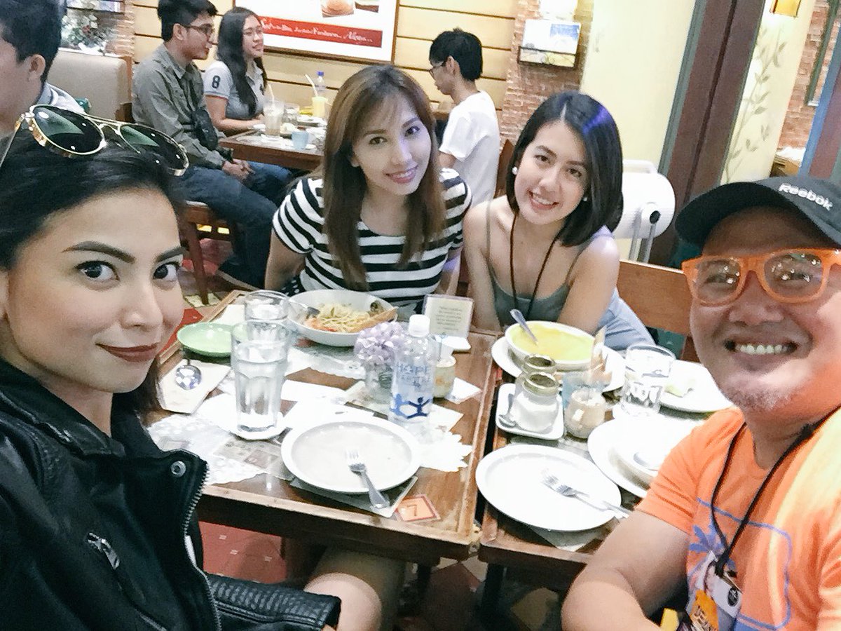 glaizaredux's tweet photo. All set for #DEANinMNL 😂 https://t.co/BvEadAib1C