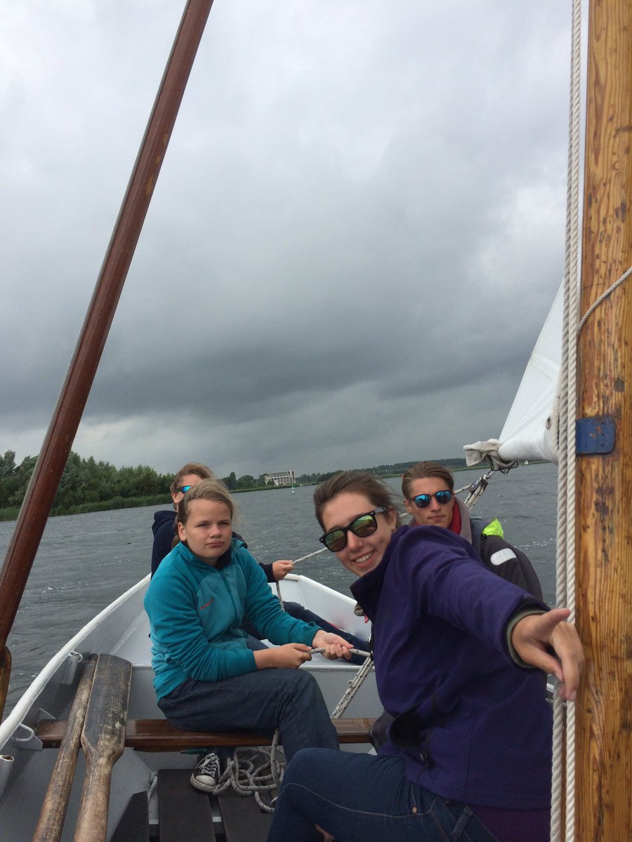 De zeilschoolzomer is halverwege! We hebben het enorm naar ons zin. Heb je foto's? Stuur ze op, vinden we leuk!