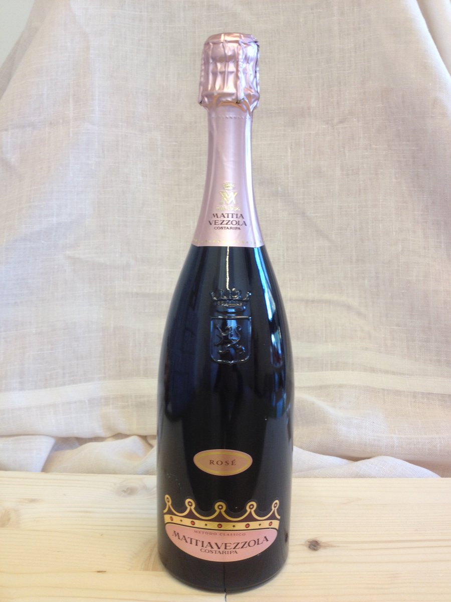 giangg81's tweet photo. il vino dell'estate @costaripa brut rosè #avvinando https://t.co/EmsUgDMo6u