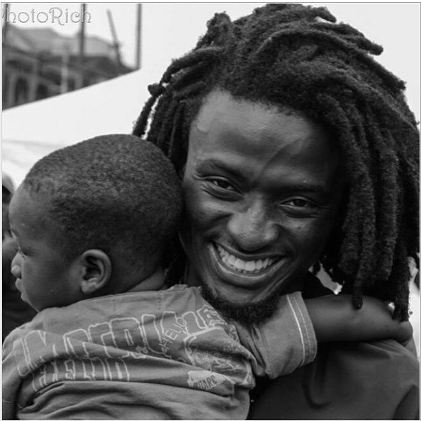 steevaneagain's tweet image. @dadaboyehiz with one of the kids at #KONAMII2016 . Get involved and Create Happiness 🔑🔑 (… ift.tt/2aYwbyw