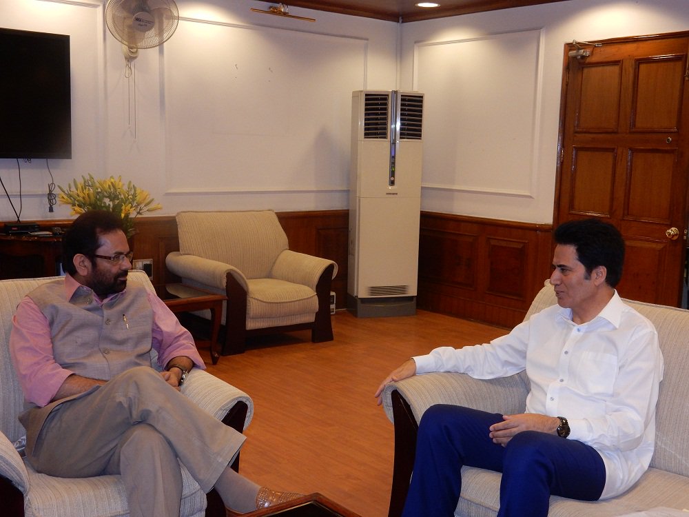 J&amp;K के हज-वक्फ मामलों के मंत्री फ़ारूक़ अंद्राबी से आज मुलाकात हुई,राज्य में शिक्षा,रोजगार के मुद्दों पर चर्चा की