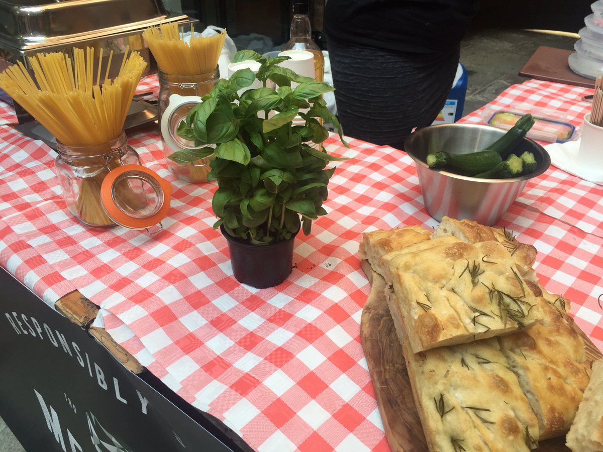 MEATEORMCR's tweet photo. Thanks to @trovefoods for supplying us with delicious focaccia, went perfectly with the meatballs 😃 https://t.co/9rgQYfA8do