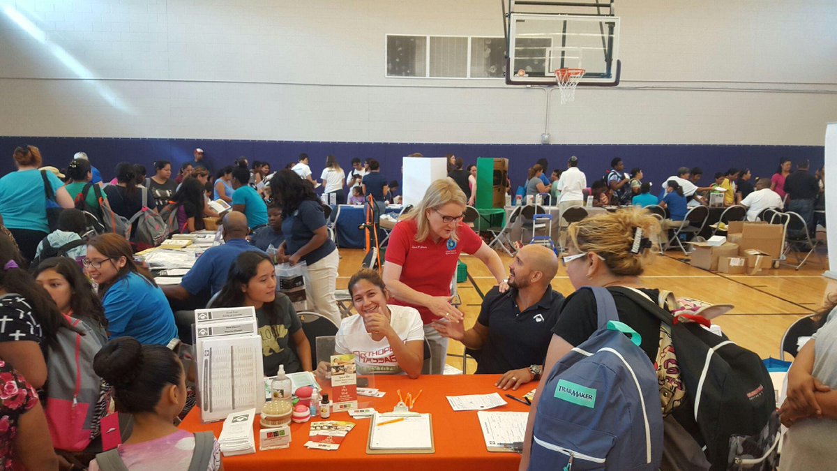 LaCongresista's tweet photo. Health screenings, school supplies and door prizes! Great job @JFarrarDist148 & @YMCAHouston! #YMCAOperationBackPack https://t.co/SQ8jyEZn2R