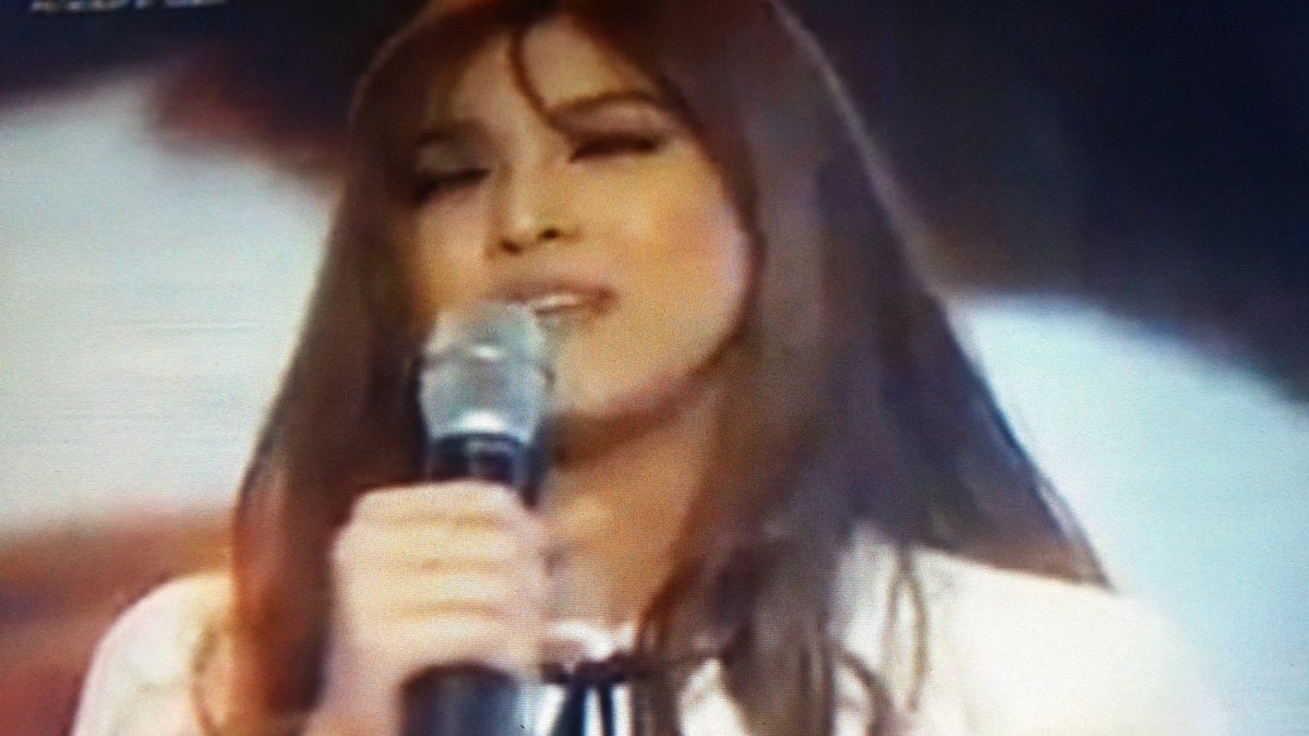 aldub_loversIT's tweet photo. Makuha ka daw sa Tingin Meng pero mas like nya raw may bangs ka Gooo Maine
EE9
#ALDUBIYAMPasasalamat https://t.co/NWibo2OHpm
