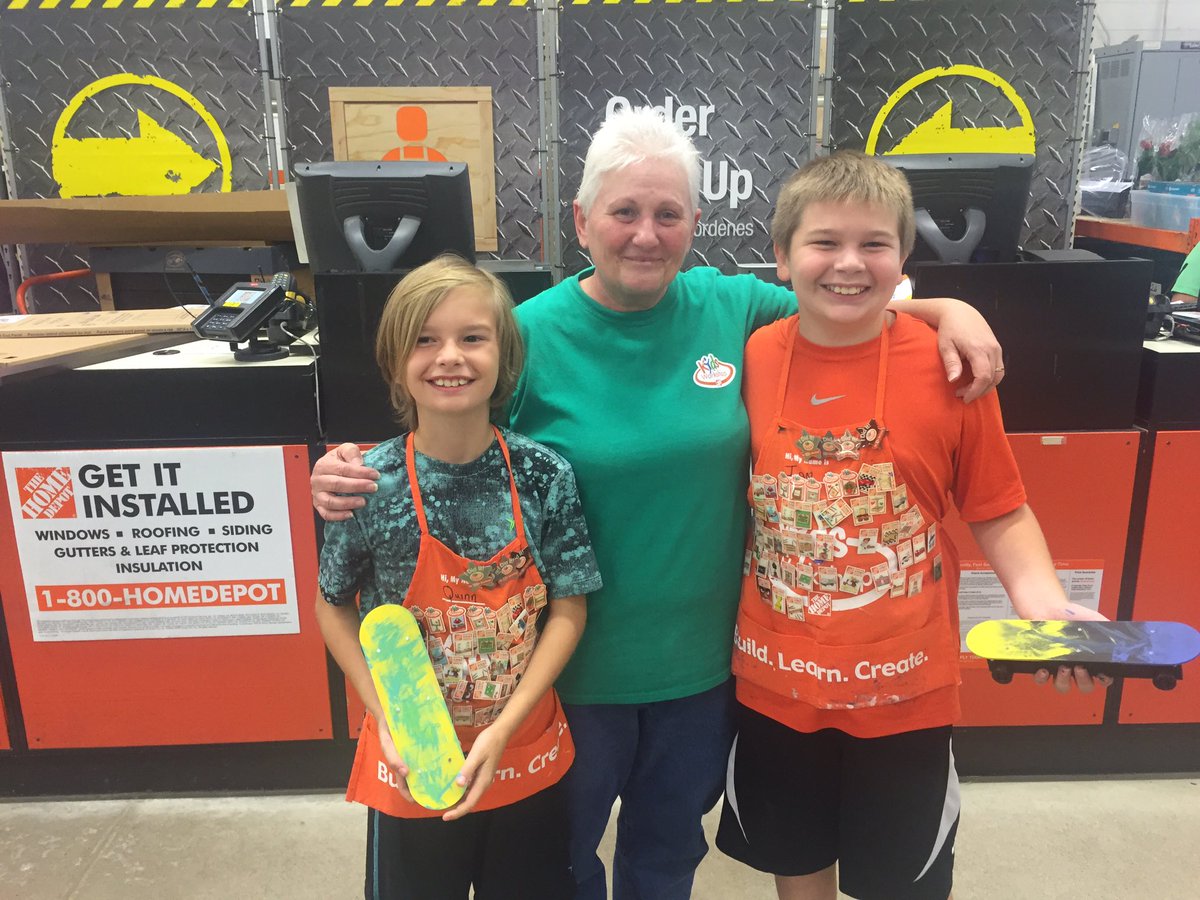 Ian and Quinn just finished their 100th Kid's Workshop! Thx for being apart of our team! <a href="/kelly_mayhall/">Kelly Mayhall</a> @asm212230