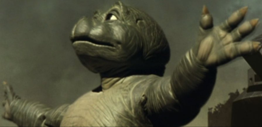 木母 ヤシオリ作戦が失敗し 多国籍軍による攻撃も吸収されてしまう もはや人類に打つ手なしと思われた瞬間 突如ミニラが出現 ゴジラはミニラの説得に応じ 共に海へ去って行く シンゴジラの適当なネタバレをして混乱させる T Co Odu0i5nhek