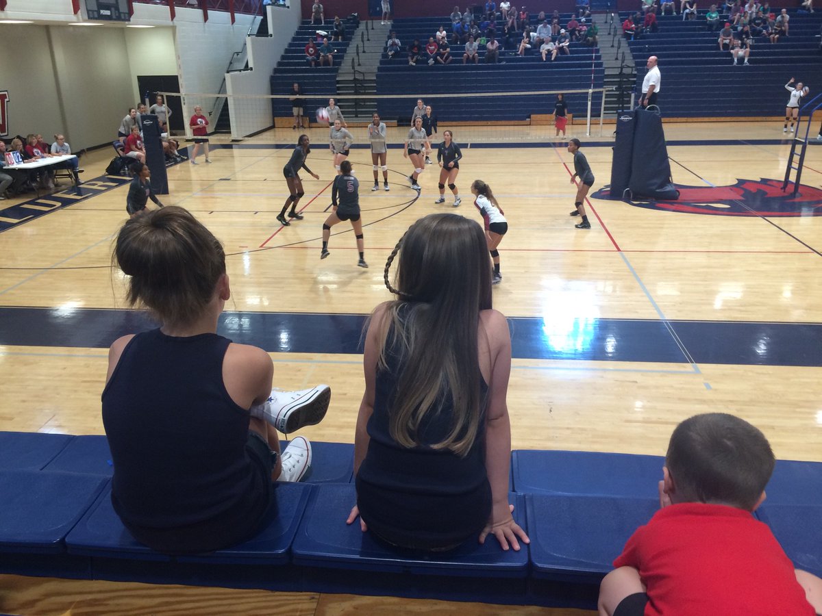 WoodstockFtball's tweet image. Brooklyn &amp;amp; Lauren are watching closely. Let's go Woodstock! #passsetkill