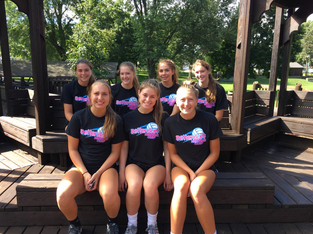 d_lichtenberg's tweet photo. Seniors- Taking a break at the park in Pella. #bettpride #srsrule https://t.co/OtASeMiGzZ