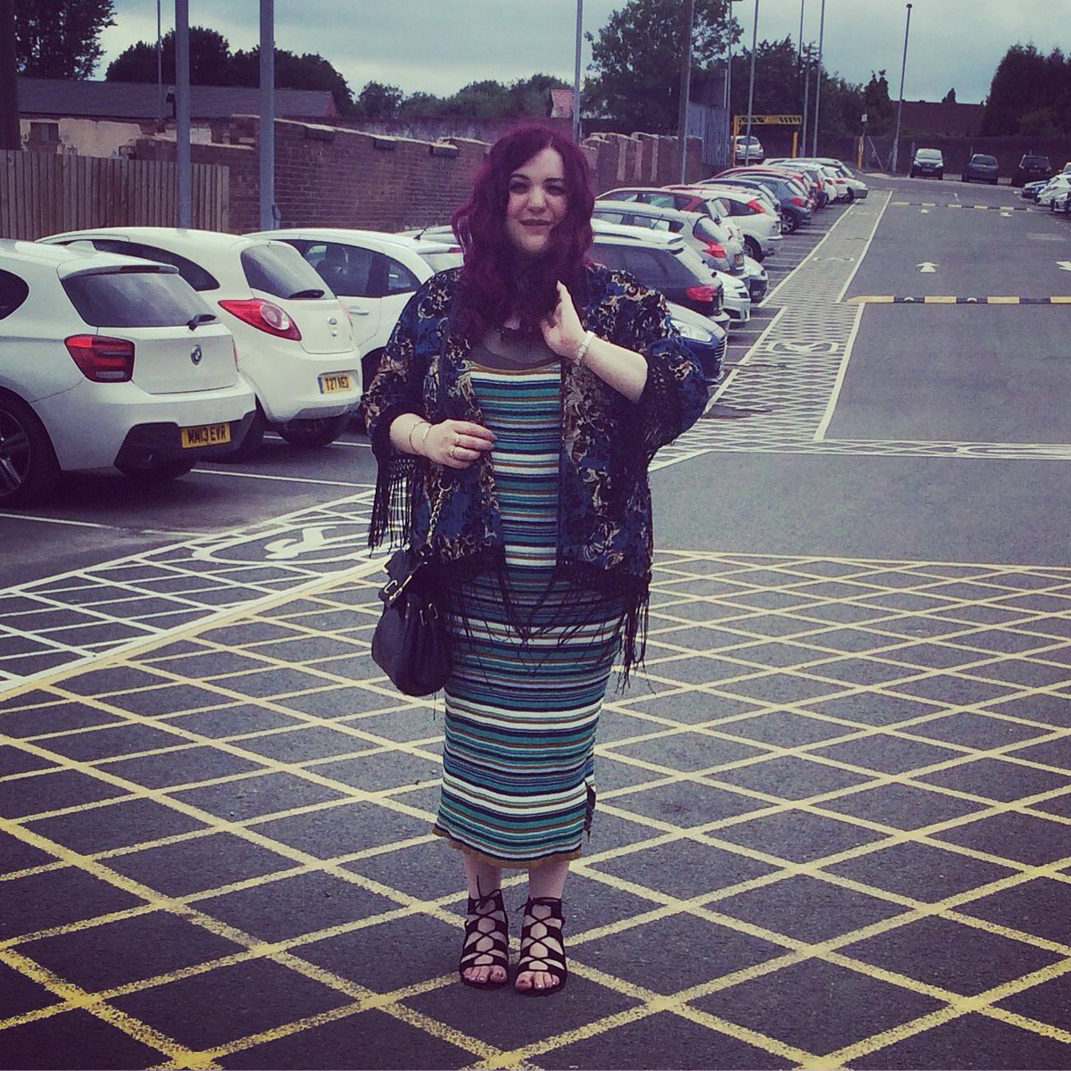 HandDrawnWorld_'s tweet image. #Patternonpattern 💙🌞💚 #ootd #wiw #fashion #stylepost #outfitshare #stripes #kimono #fashionblogger #styleblogger