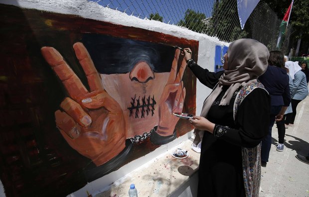 AlBawabaEnglish's tweet photo. Over forty #Palestinian #women including 12 minors are being held in #HaSharon prison https://t.co/yMaKVsP9Yt https://t.co/0W3n0zHNlC