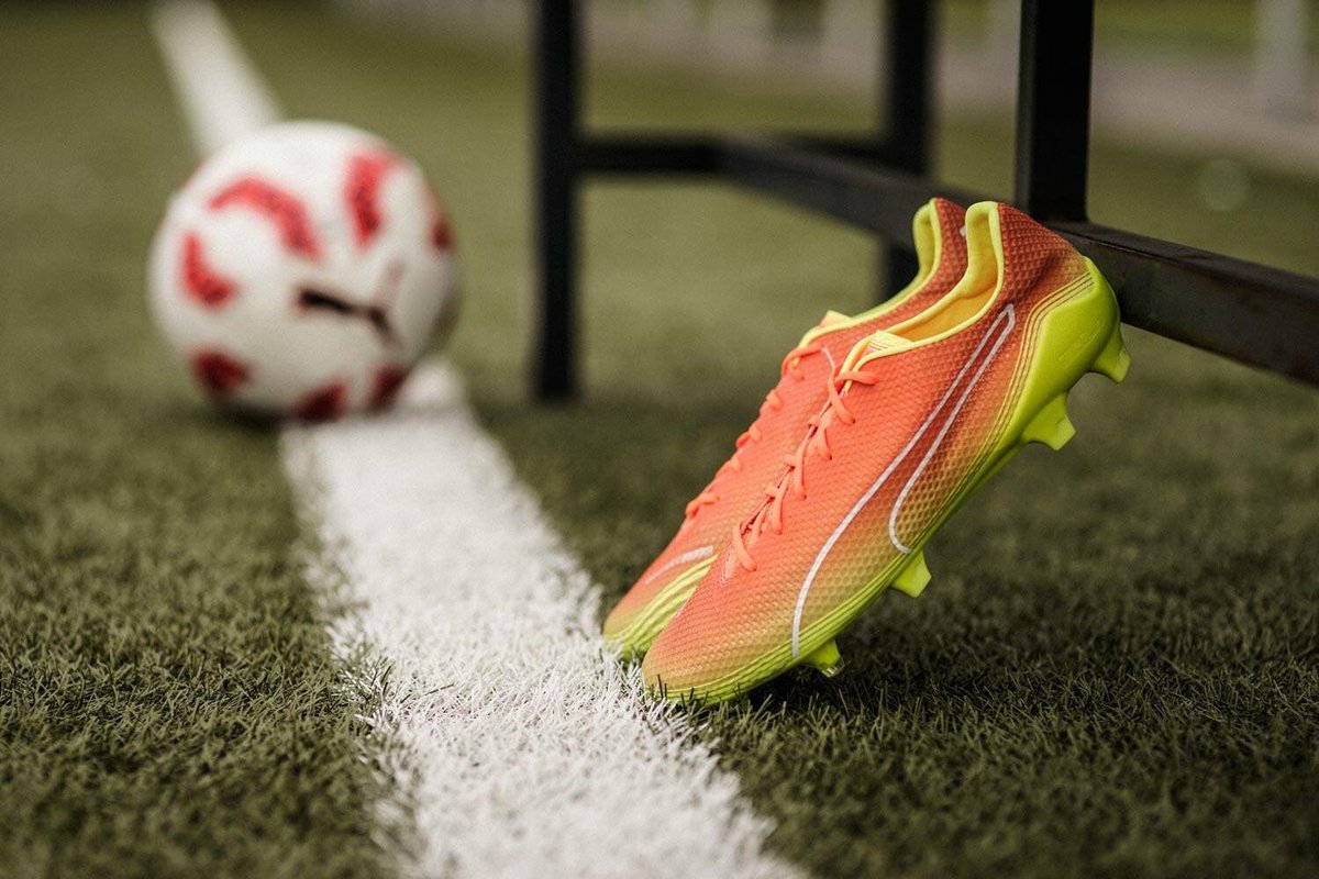 boot_nerd's tweet photo. @PUMAFootball präsentiert den neuen evoSPEED SL 'Fresh'. 
Knallt richtig! 💥🔥 https://t.co/XRUdNvYoOb