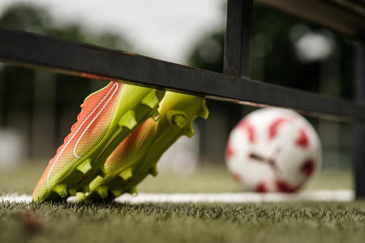 boot_nerd's tweet photo. @PUMAFootball präsentiert den neuen evoSPEED SL 'Fresh'. 
Knallt richtig! 💥🔥 https://t.co/XRUdNvYoOb