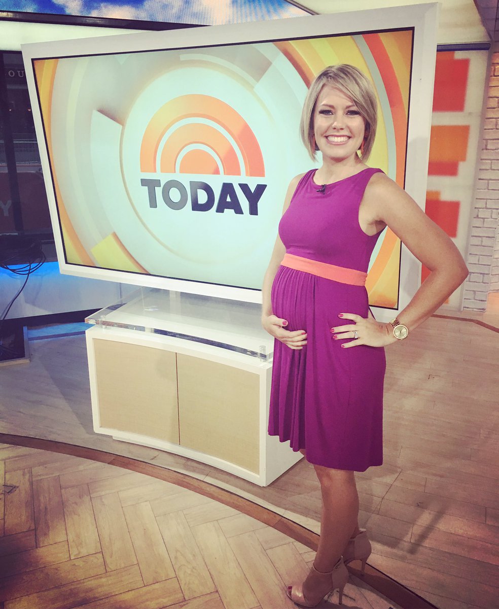 Couldn't be more comfortable today in this stretchy cotton dress from  @OlianMaternity thanks to @BUMPstyleBox !!