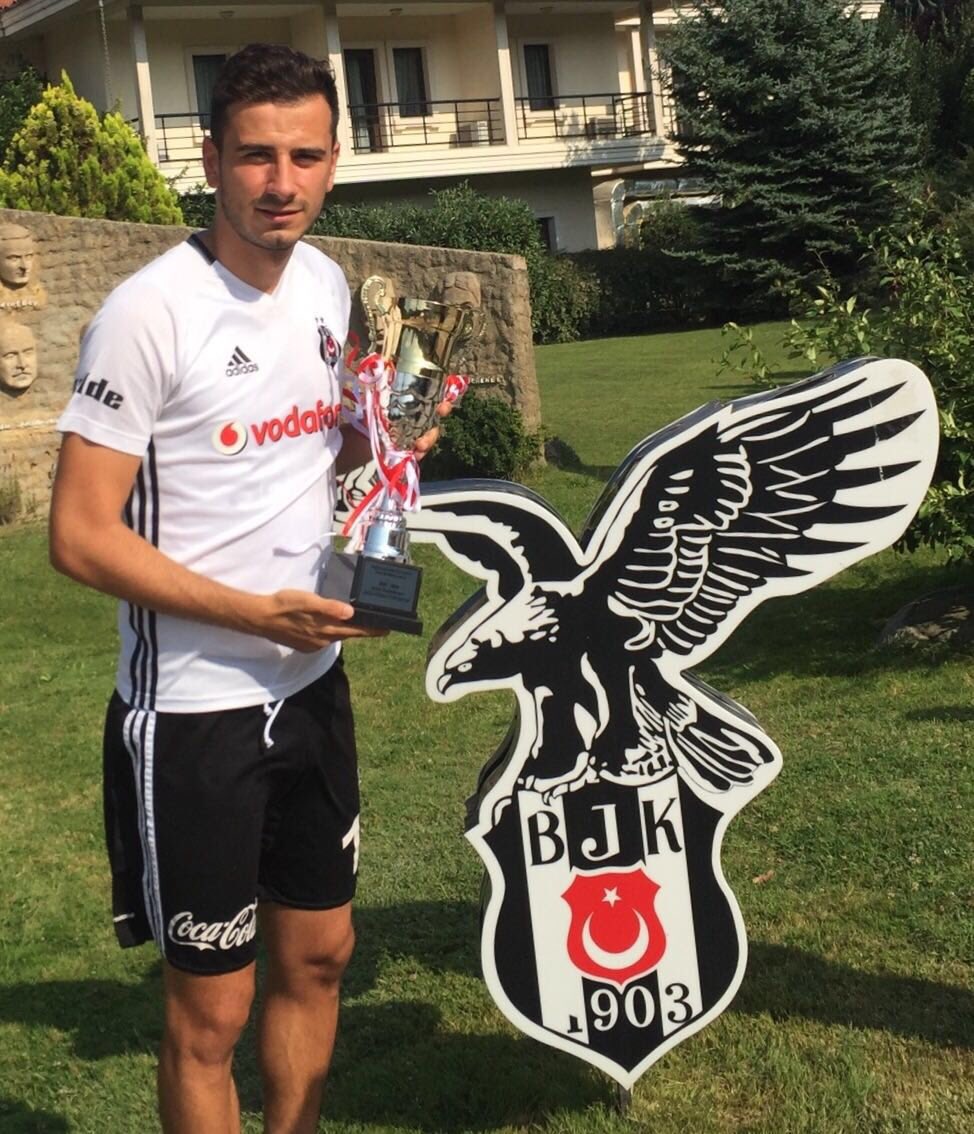 2015/2016 Yılın Futbolcusu Ödülü'ne aday gösteren ve oy veren herkese çok teşekkür ederim <a href="/besiktascomtr/">BEŞİKTAŞ MEDYA GRUP</a>