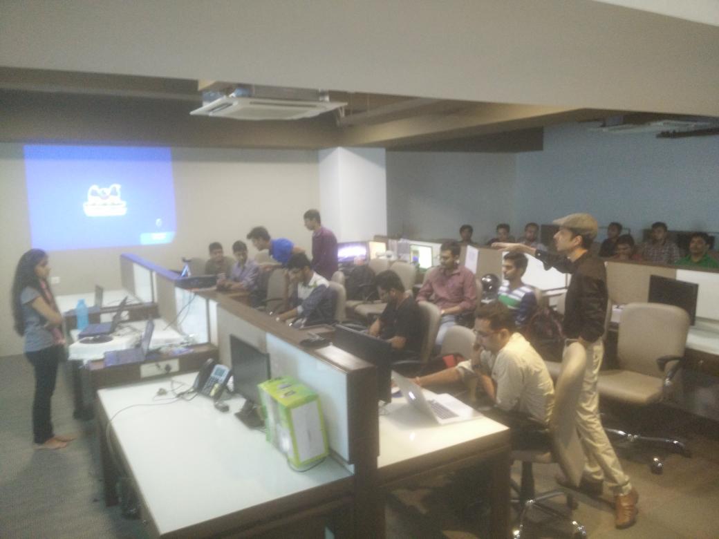 mehtadhaval07's tweet image. #hadoop made easy by @_saloniudani... @JavaMeetup underway... #AhmedabadJavaMeetup #phoenix